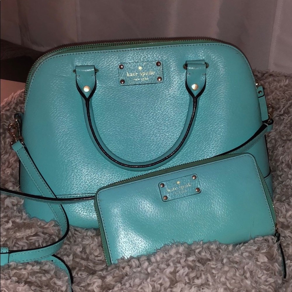 Includes purse, wallet and Kate spade delivery bag